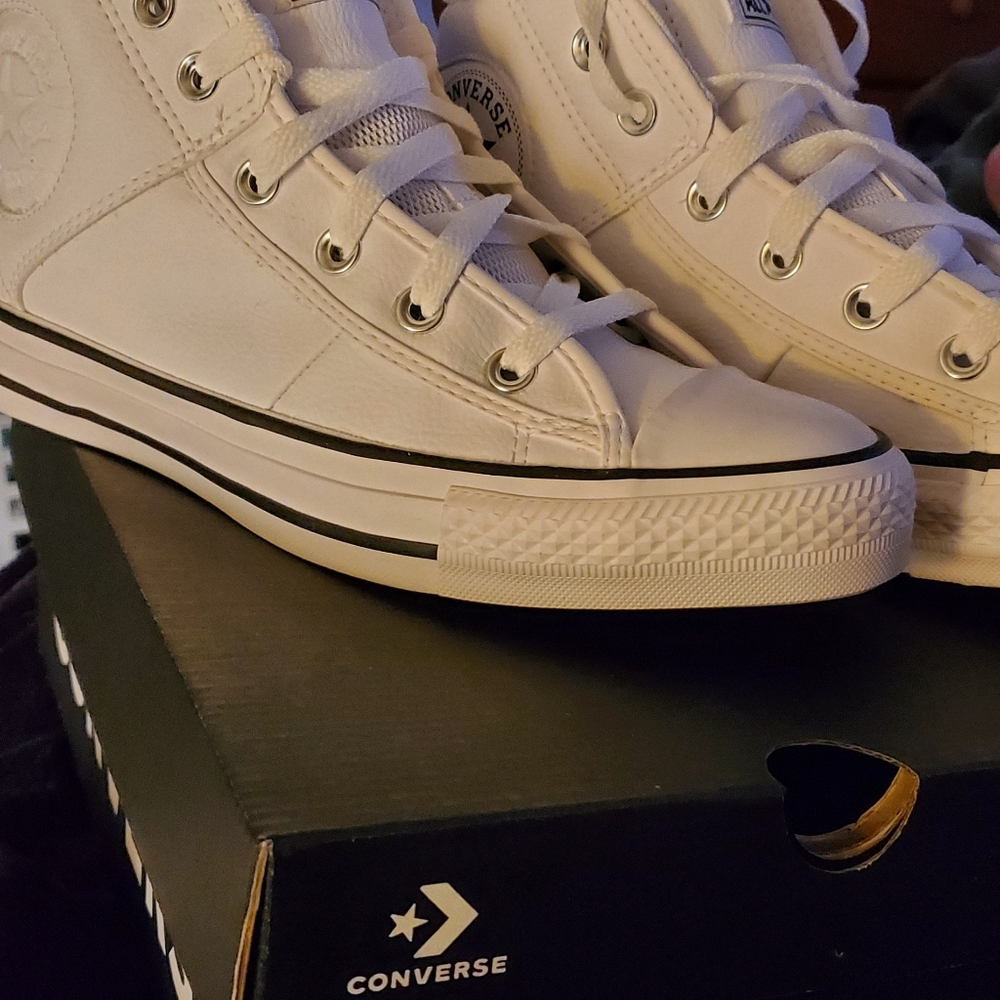 Converse - Picture 2 of 3